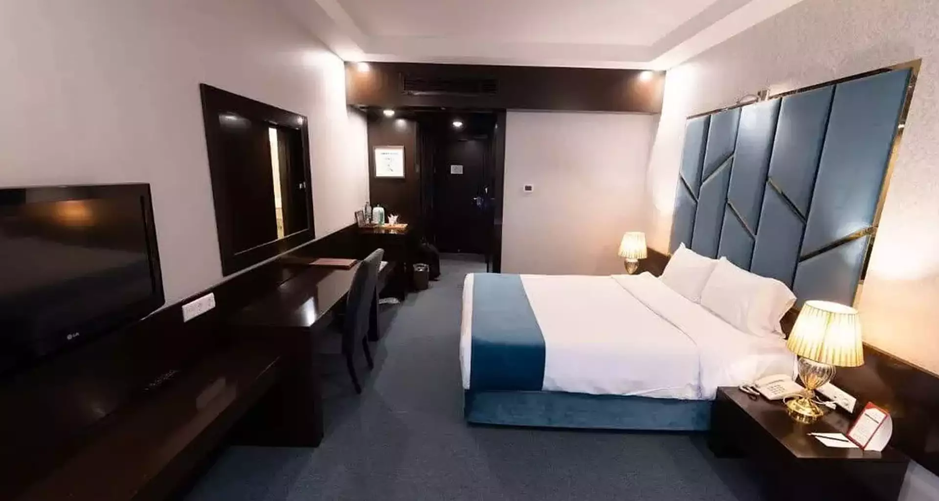 Alibaba https://cdn.alibaba.ir/ostorage/hotel-accommodation-images/68248cb219aa61e2a799b738_دو تخته دبل.webp